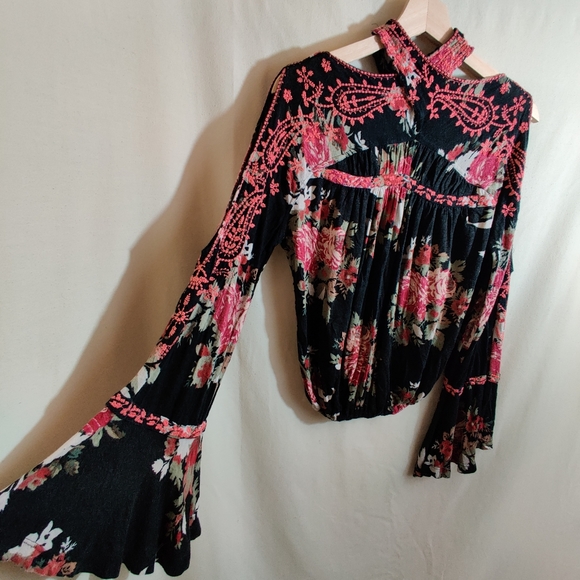 FREE PEOPLE Bainbridge Black & Red Floral Long Bell Sleeve High Neckline Shirt S - Picture 6 of 16